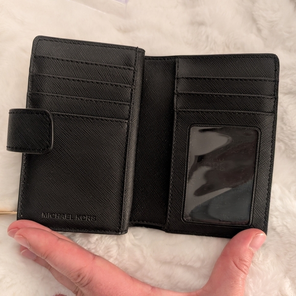 Michael Kors Black Saffiano Leather Medium Bifold Wallet EUC - Picture 4 of 5